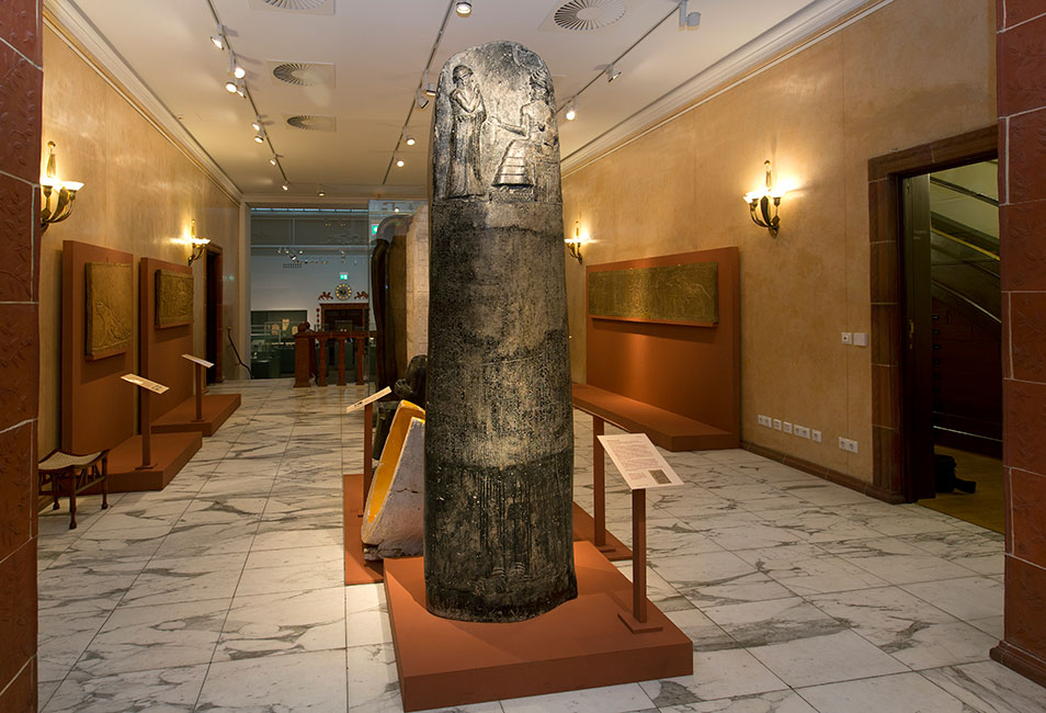 Moderner Abguss der Gesetzesstele des Königs Hammurapi von Babylon