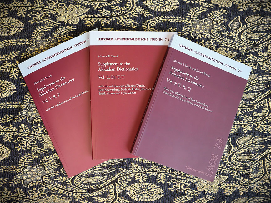Bücher mit Vorarbeiten zum Leipzig Akkadian Dictionary